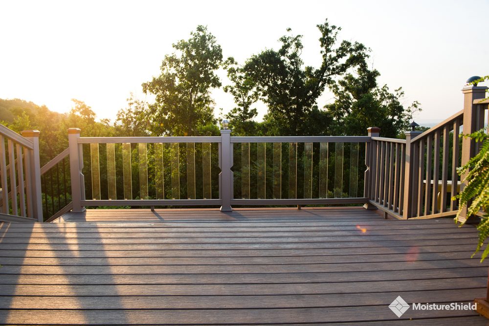 moistureshield_decking_glass_railing