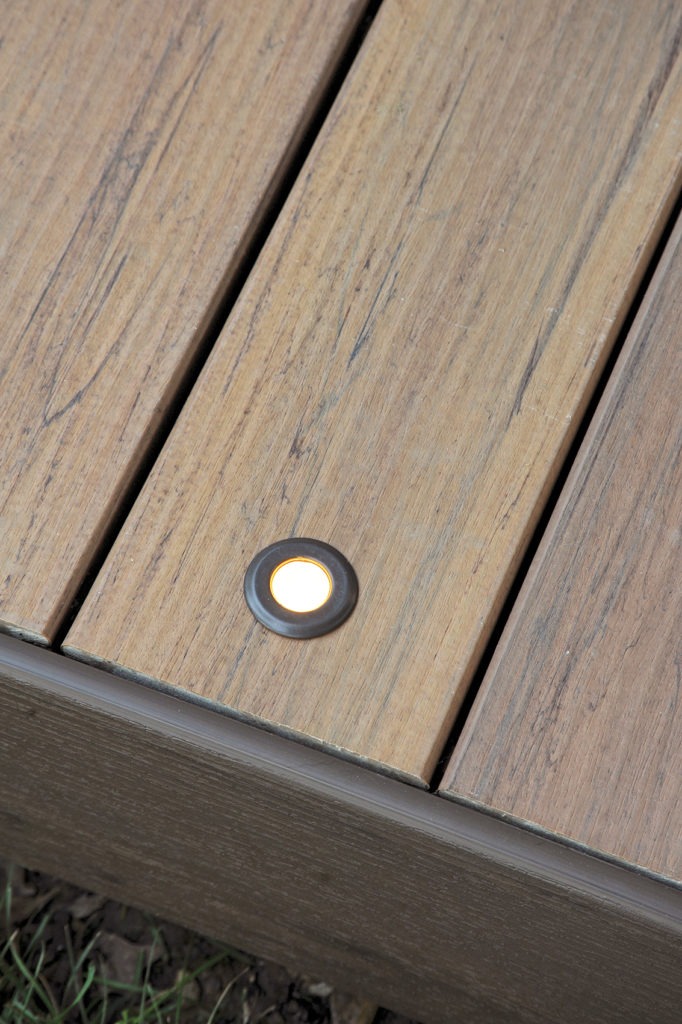 timbertech_led_deck_lighting_under_rail_white