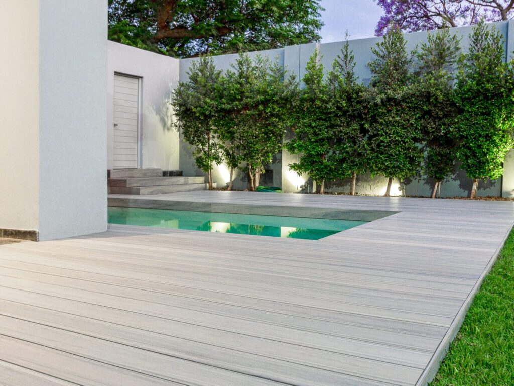 Fortress Infinity decking in Caribbean Coral used in a lush backyard oasis